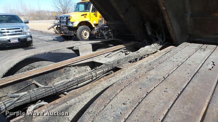 image for item DC5658 2002 International F2554 dump truck