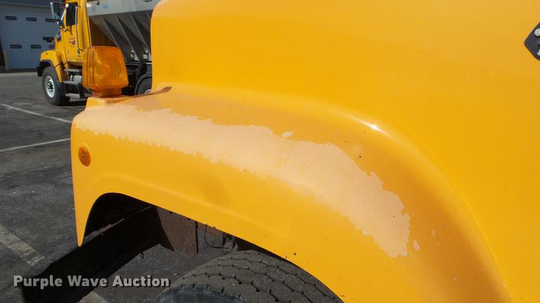 image for item DC5658 2002 International F2554 dump truck