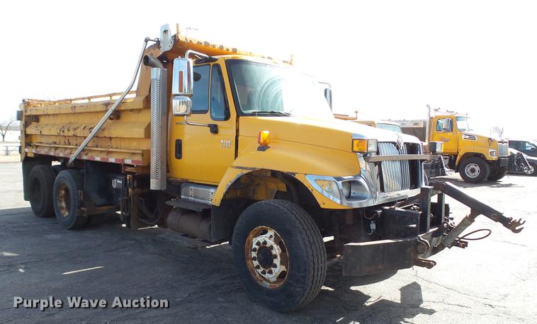 image for item DC5660 2006 International 7500 dump truck