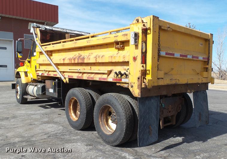 image for item DC5660 2006 International 7500 dump truck