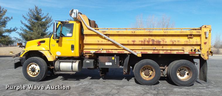 image for item DC5660 2006 International 7500 dump truck
