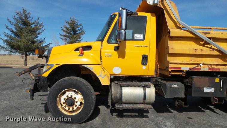 image for item DC5660 2006 International 7500 dump truck