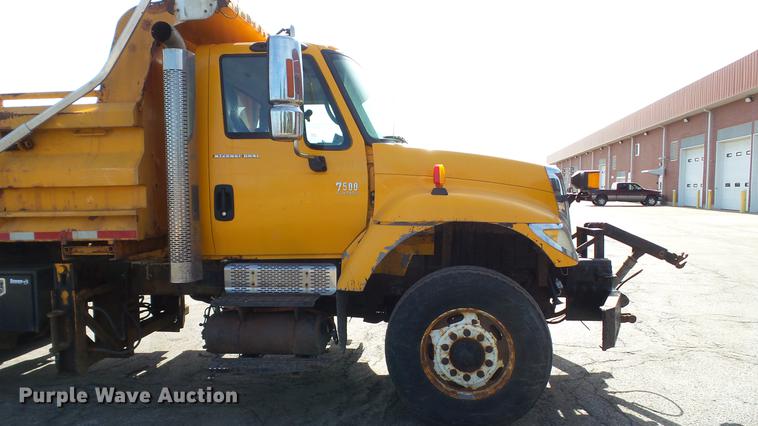 image for item DC5660 2006 International 7500 dump truck