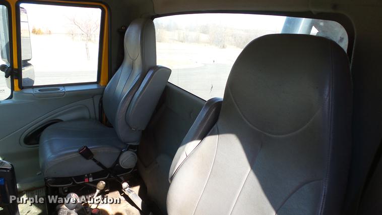 image for item DC5660 2006 International 7500 dump truck