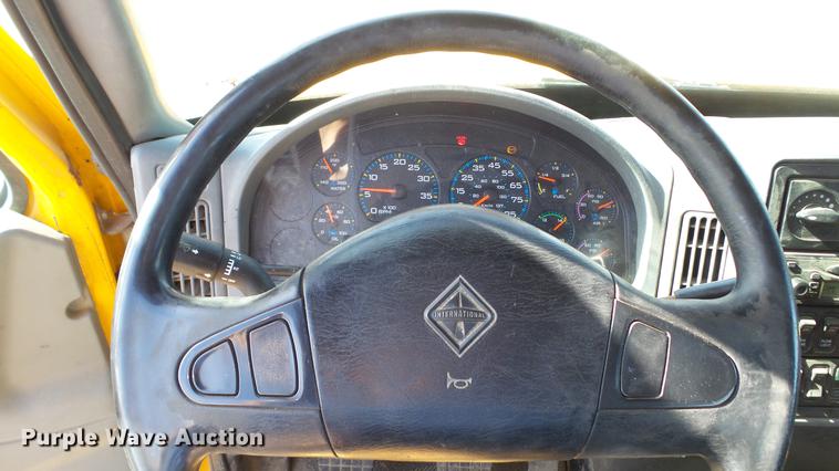 image for item DC5660 2006 International 7500 dump truck