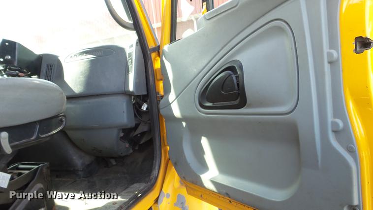 image for item DC5660 2006 International 7500 dump truck