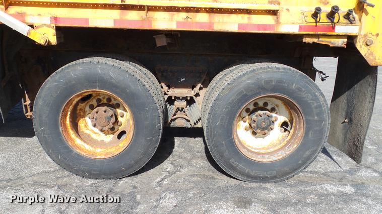 image for item DC5660 2006 International 7500 dump truck