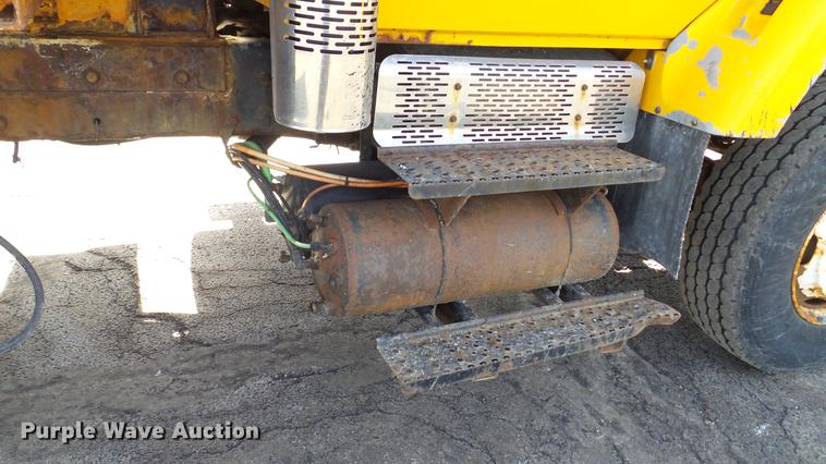 image for item DC5660 2006 International 7500 dump truck