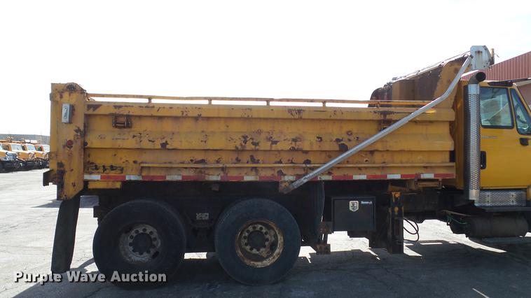 image for item DC5660 2006 International 7500 dump truck