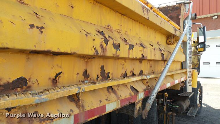 image for item DC5660 2006 International 7500 dump truck