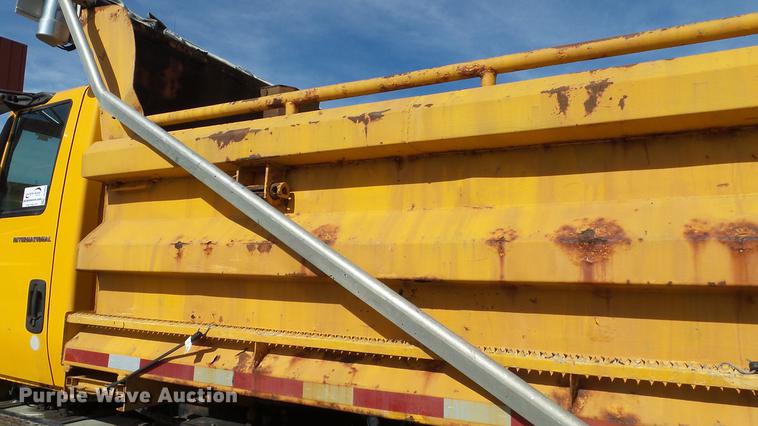 image for item DC5660 2006 International 7500 dump truck