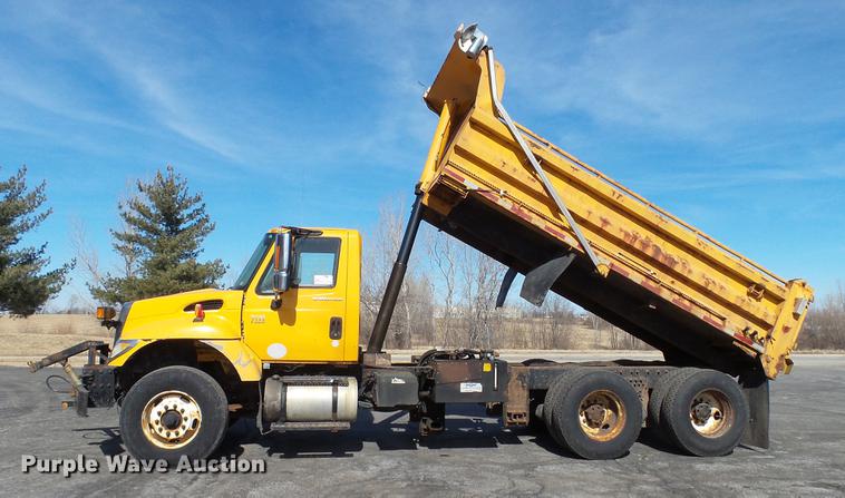 image for item DC5660 2006 International 7500 dump truck