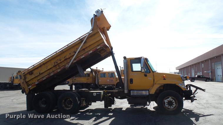 image for item DC5660 2006 International 7500 dump truck