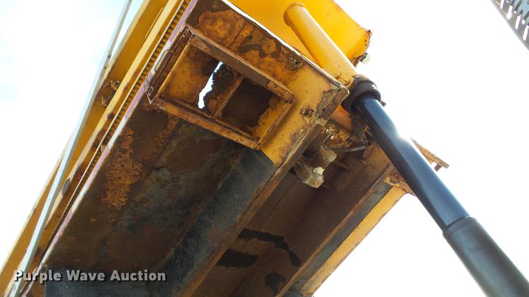 image for item DC5660 2006 International 7500 dump truck