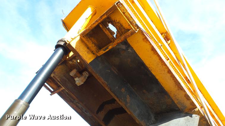 image for item DC5660 2006 International 7500 dump truck