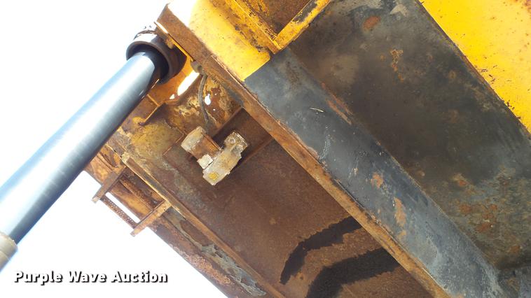 image for item DC5660 2006 International 7500 dump truck