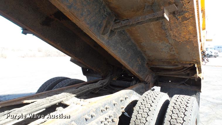 image for item DC5660 2006 International 7500 dump truck
