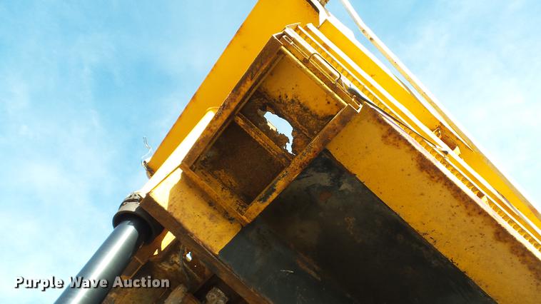 image for item DC5660 2006 International 7500 dump truck