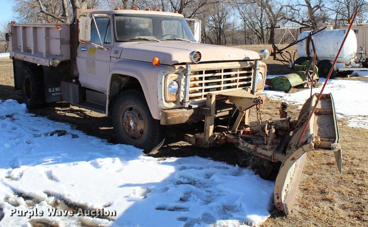 image for item DC7727 1976 Ford F700 dump truck