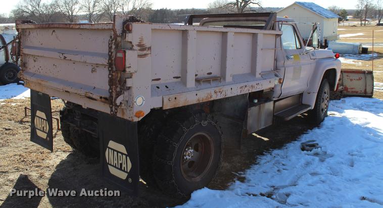 image for item DC7727 1976 Ford F700 dump truck