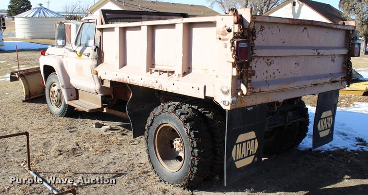 image for item DC7727 1976 Ford F700 dump truck