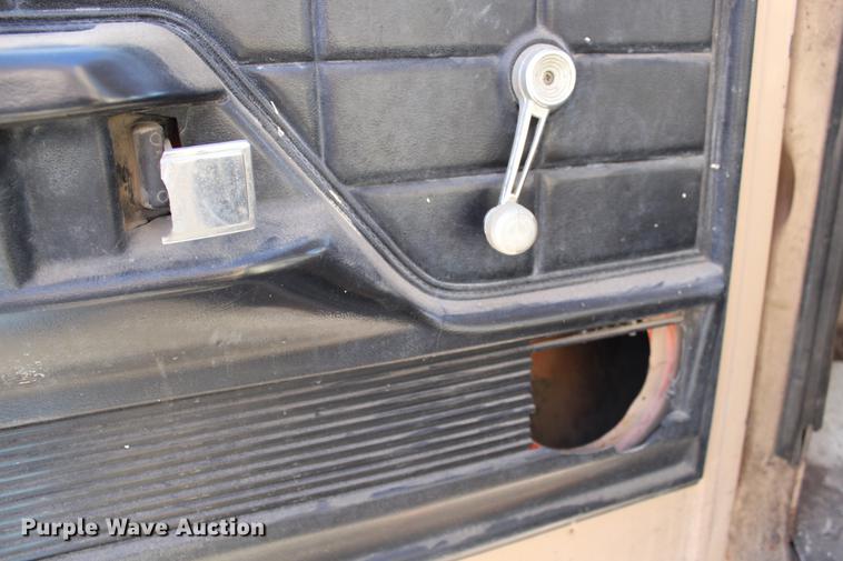 image for item DC7727 1976 Ford F700 dump truck