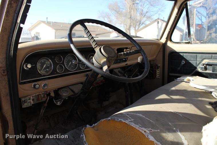 image for item DC7727 1976 Ford F700 dump truck