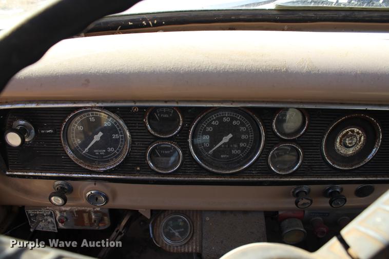 image for item DC7727 1976 Ford F700 dump truck