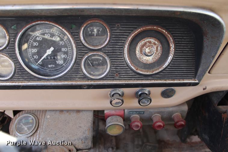 image for item DC7727 1976 Ford F700 dump truck