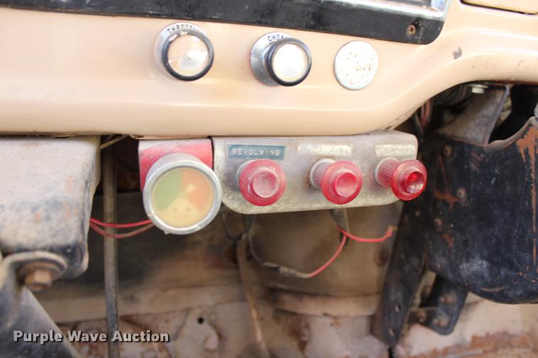 image for item DC7727 1976 Ford F700 dump truck