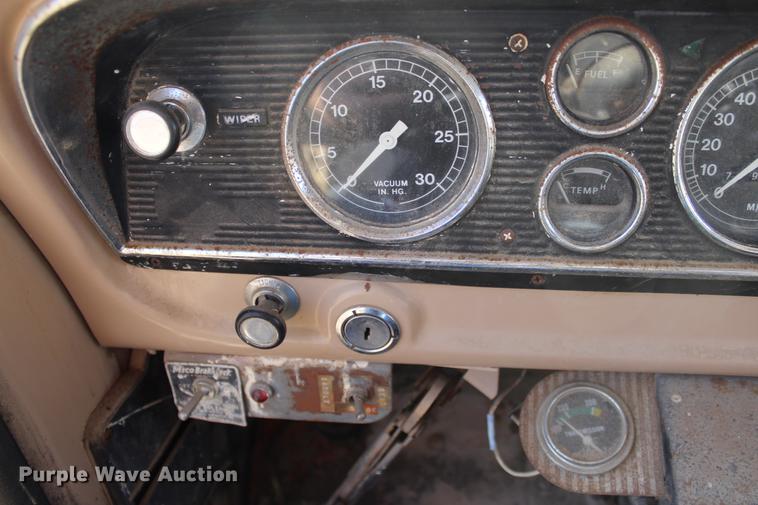 image for item DC7727 1976 Ford F700 dump truck