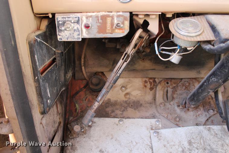 image for item DC7727 1976 Ford F700 dump truck