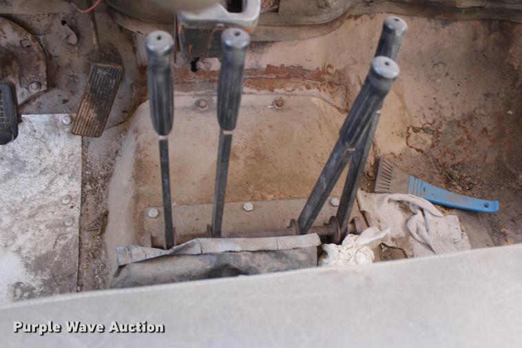 image for item DC7727 1976 Ford F700 dump truck