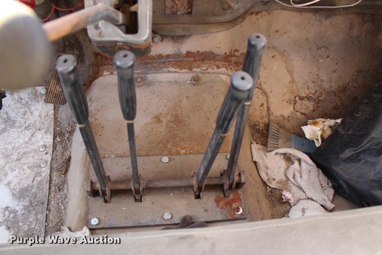 image for item DC7727 1976 Ford F700 dump truck