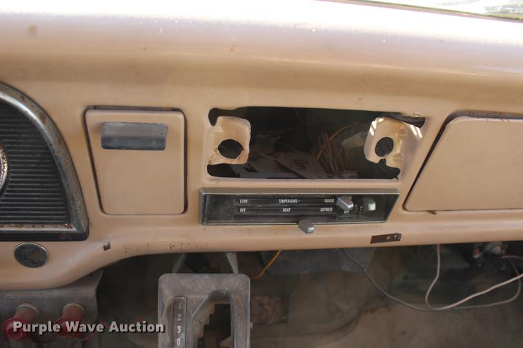 image for item DC7727 1976 Ford F700 dump truck