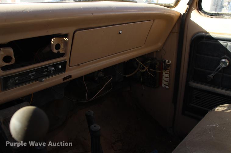 image for item DC7727 1976 Ford F700 dump truck