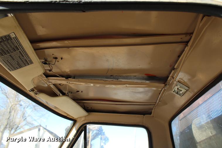 image for item DC7727 1976 Ford F700 dump truck