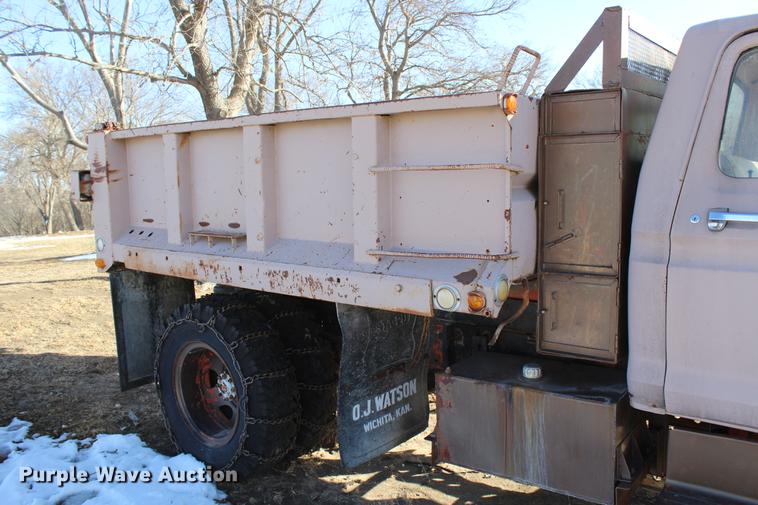 image for item DC7727 1976 Ford F700 dump truck