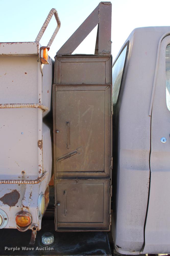 image for item DC7727 1976 Ford F700 dump truck