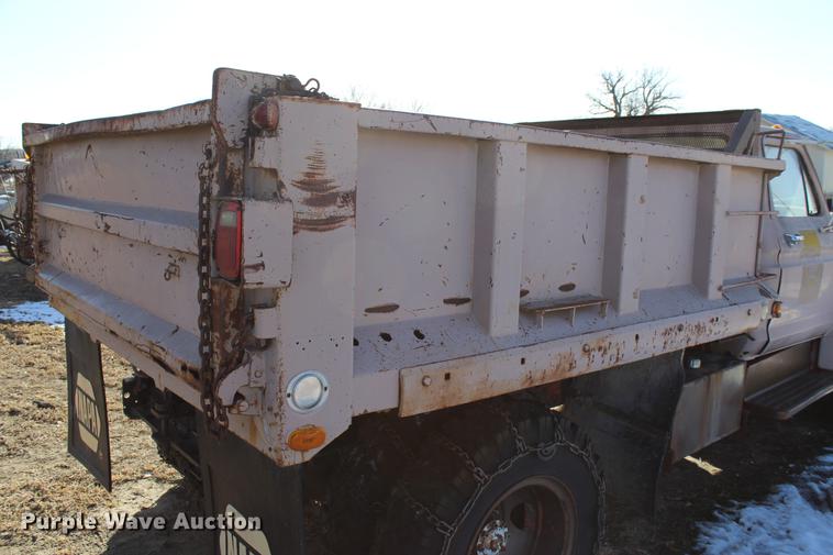 image for item DC7727 1976 Ford F700 dump truck
