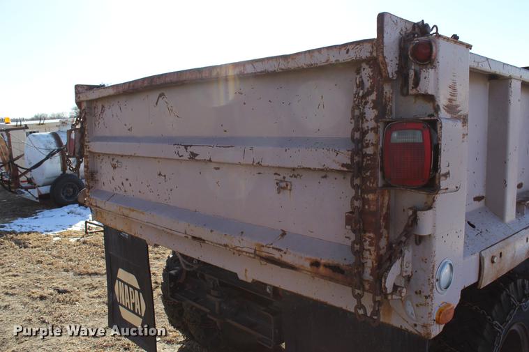 image for item DC7727 1976 Ford F700 dump truck