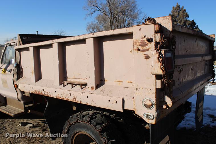 image for item DC7727 1976 Ford F700 dump truck
