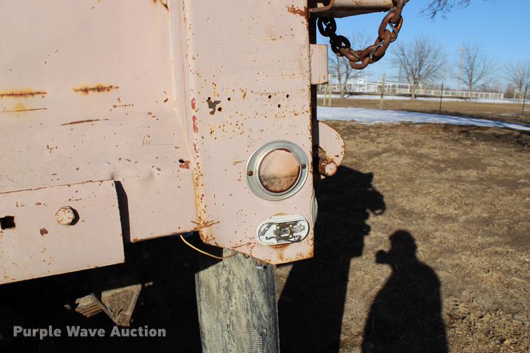 image for item DC7727 1976 Ford F700 dump truck