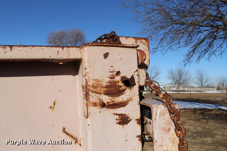 image for item DC7727 1976 Ford F700 dump truck