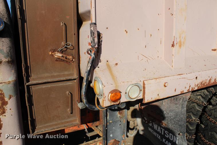 image for item DC7727 1976 Ford F700 dump truck