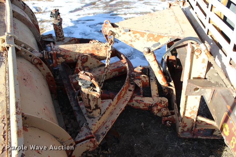 image for item DC7727 1976 Ford F700 dump truck