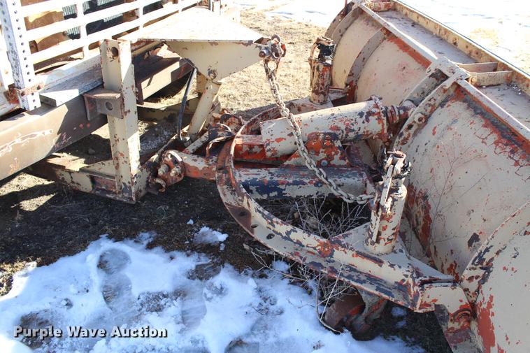 image for item DC7727 1976 Ford F700 dump truck