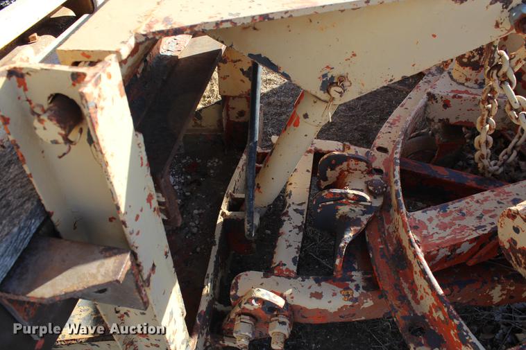 image for item DC7727 1976 Ford F700 dump truck