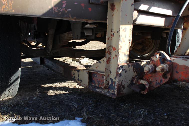 image for item DC7727 1976 Ford F700 dump truck