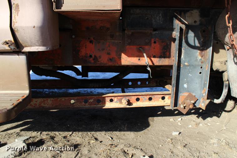 image for item DC7727 1976 Ford F700 dump truck